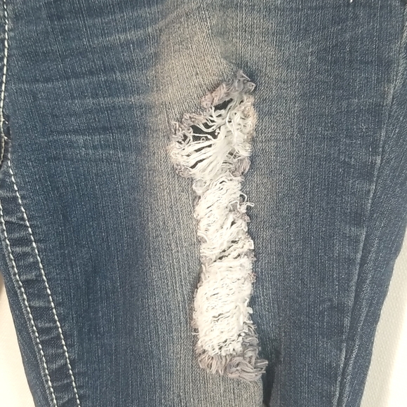 Almost Famous Distressed Blue Jean. Size 9 - Picture 4 of 13